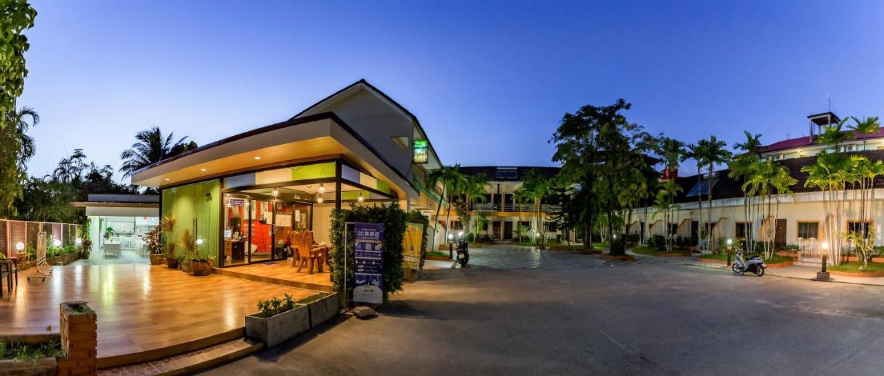 Coconut Resort Hotel Patong Exterior foto